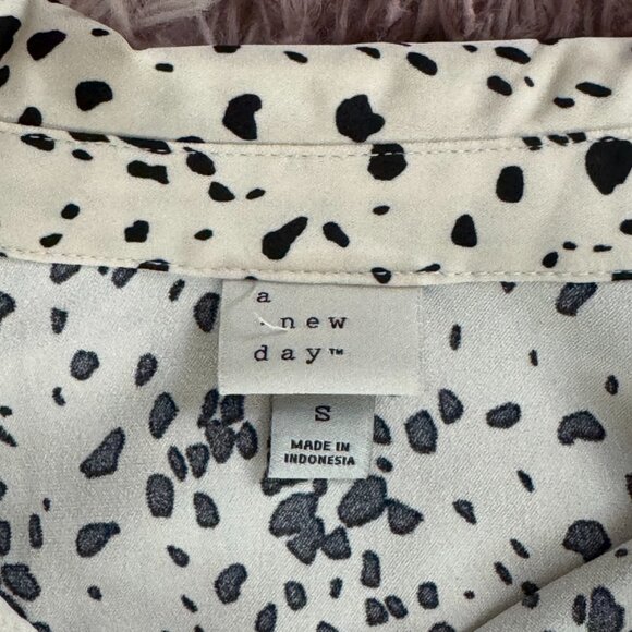 A New Day Dalmatian Print Button-Up Blouse - Picture 2 of 2
